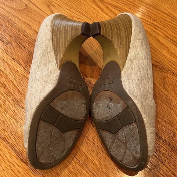 Naturalized Open-Toed Heel - Picture 2 of 3